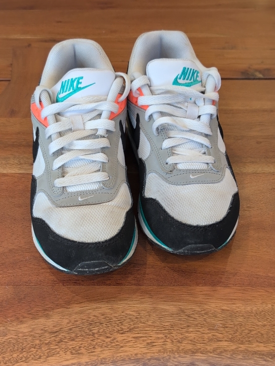 Nike Shoes - Nike Women's Air Max 90s